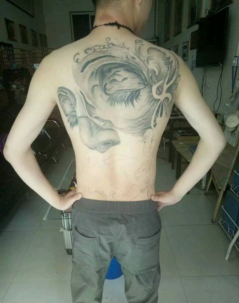 满背纹身图片