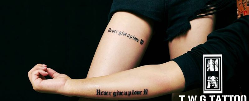 哥特字体纹身图片_手臂腿部花体字哥特字纹身图案