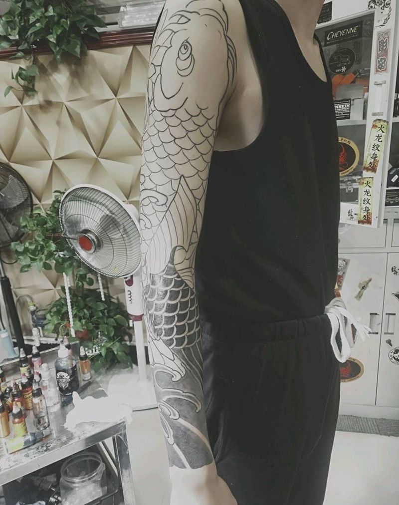 花臂鱼纹身图片_老传统纹身图案