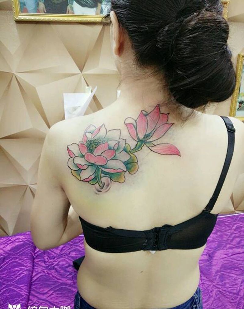 荷花纹身图片