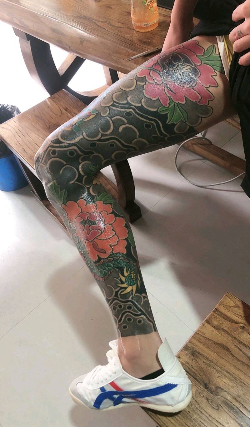 花腿龙纹身图片_老传统纹身图案