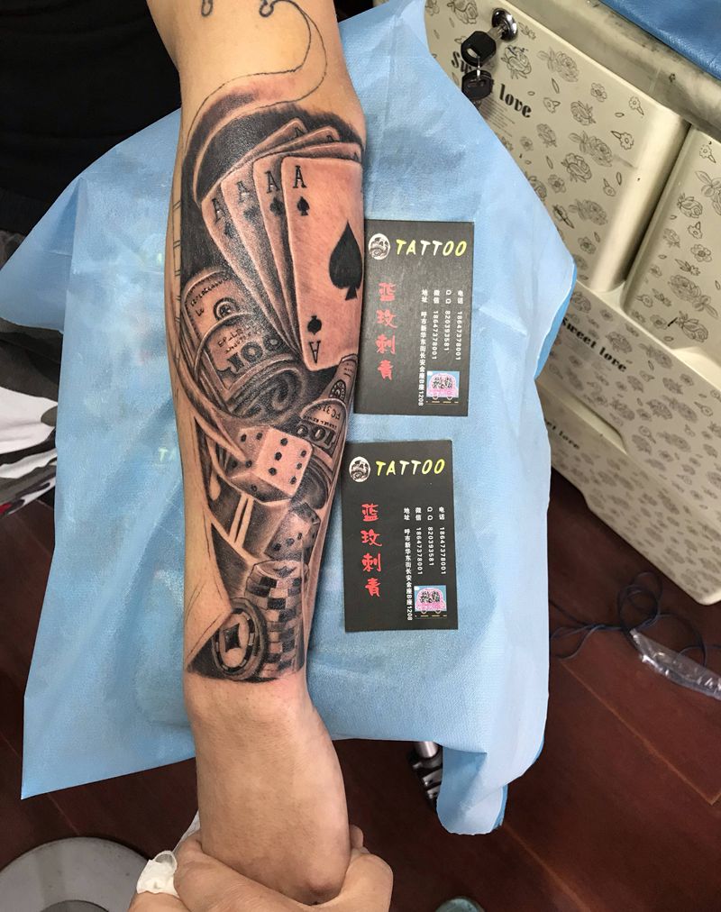 欧美风纹身图片_手臂肩部欧美写实欧美风纹身图案