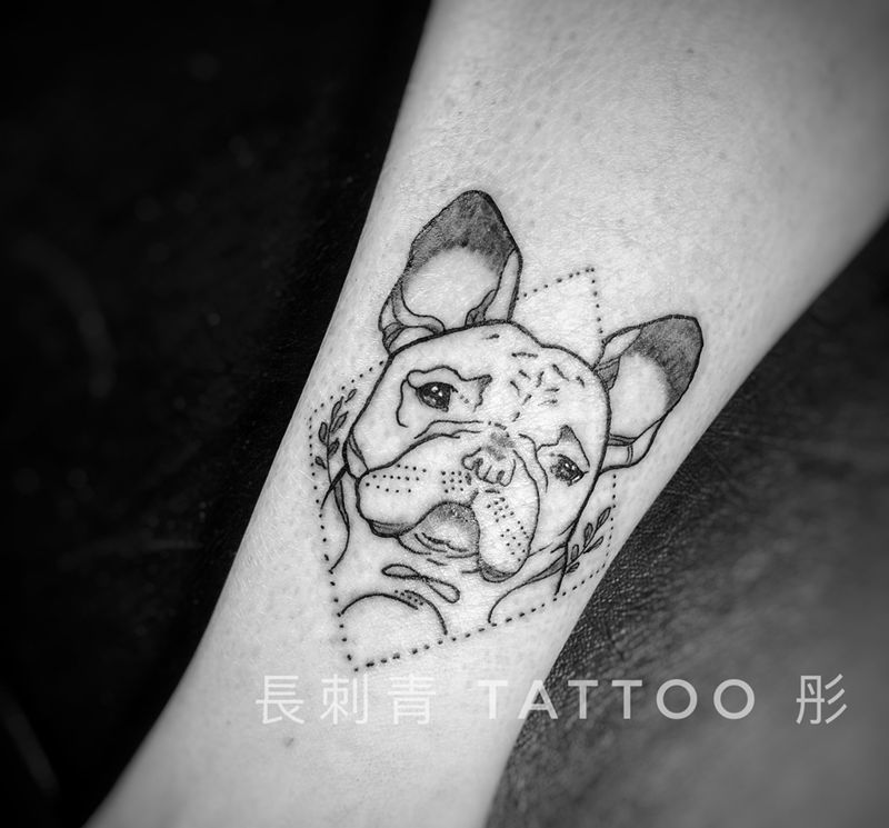 法斗纹身图片_脚部纹身图案