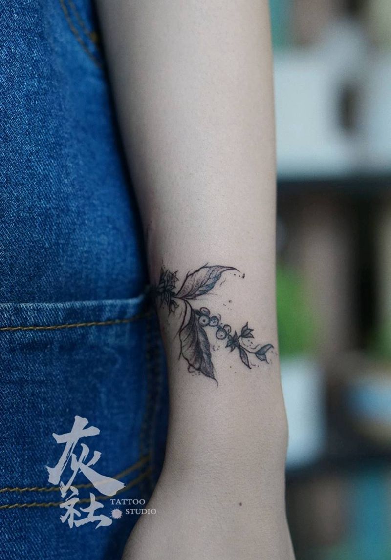 咖啡纹身图片_手臂点刺几何纹身图案