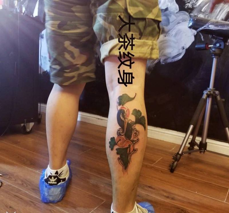 传统仙鹤纹身图片_腿部老传统水墨纹身图案