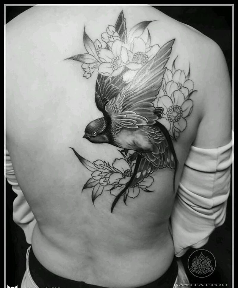 燕雀纹身图片_背部新传统燕雀纹身图案