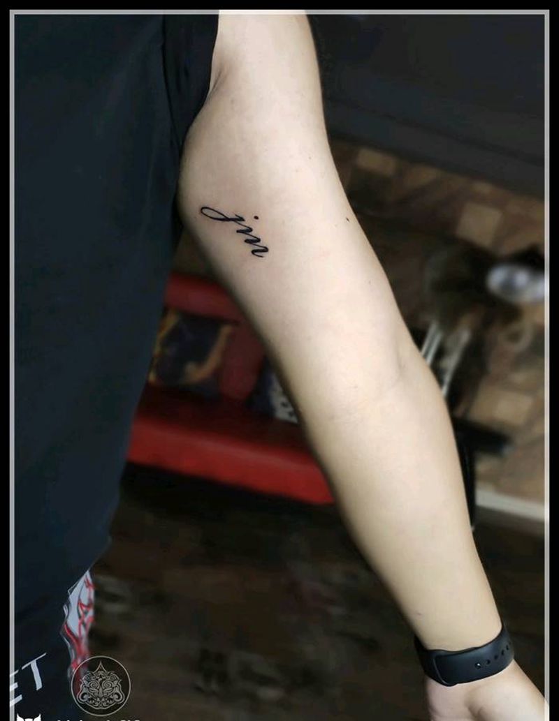 字母纹身图片_手臂花体字字母小清新纹身图案