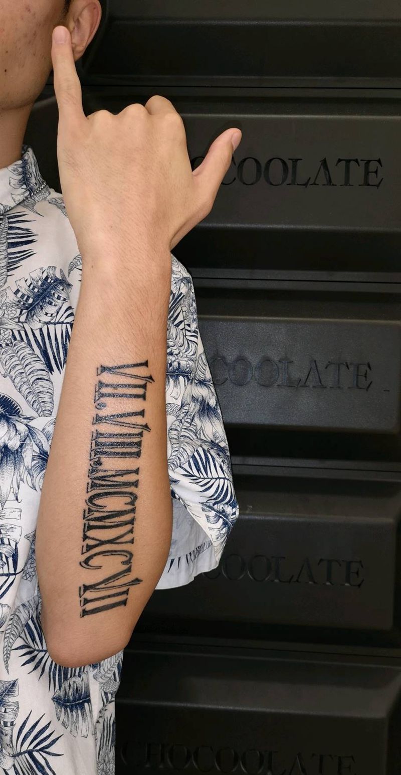 罗马字母纹身图片_手臂纹身图案