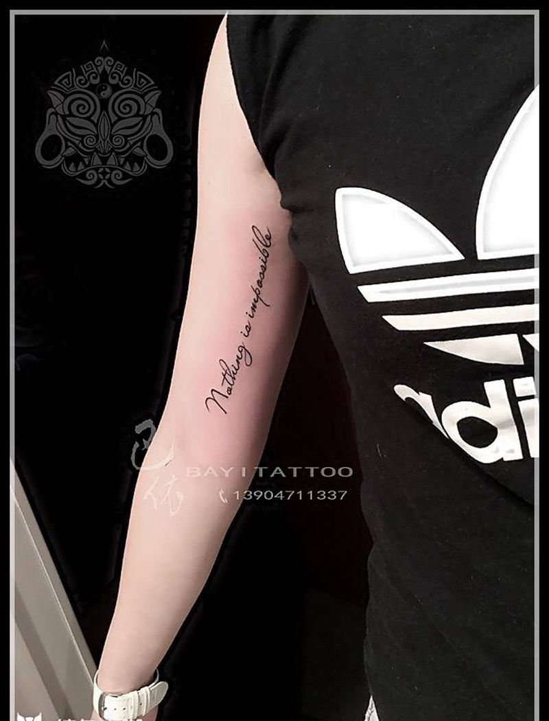 大臂内英文纹身图片_巴依内蒙古专业字符手臂纹身图案