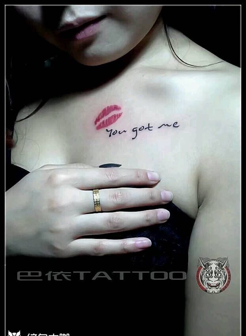 女子胸部纹身纹身图片