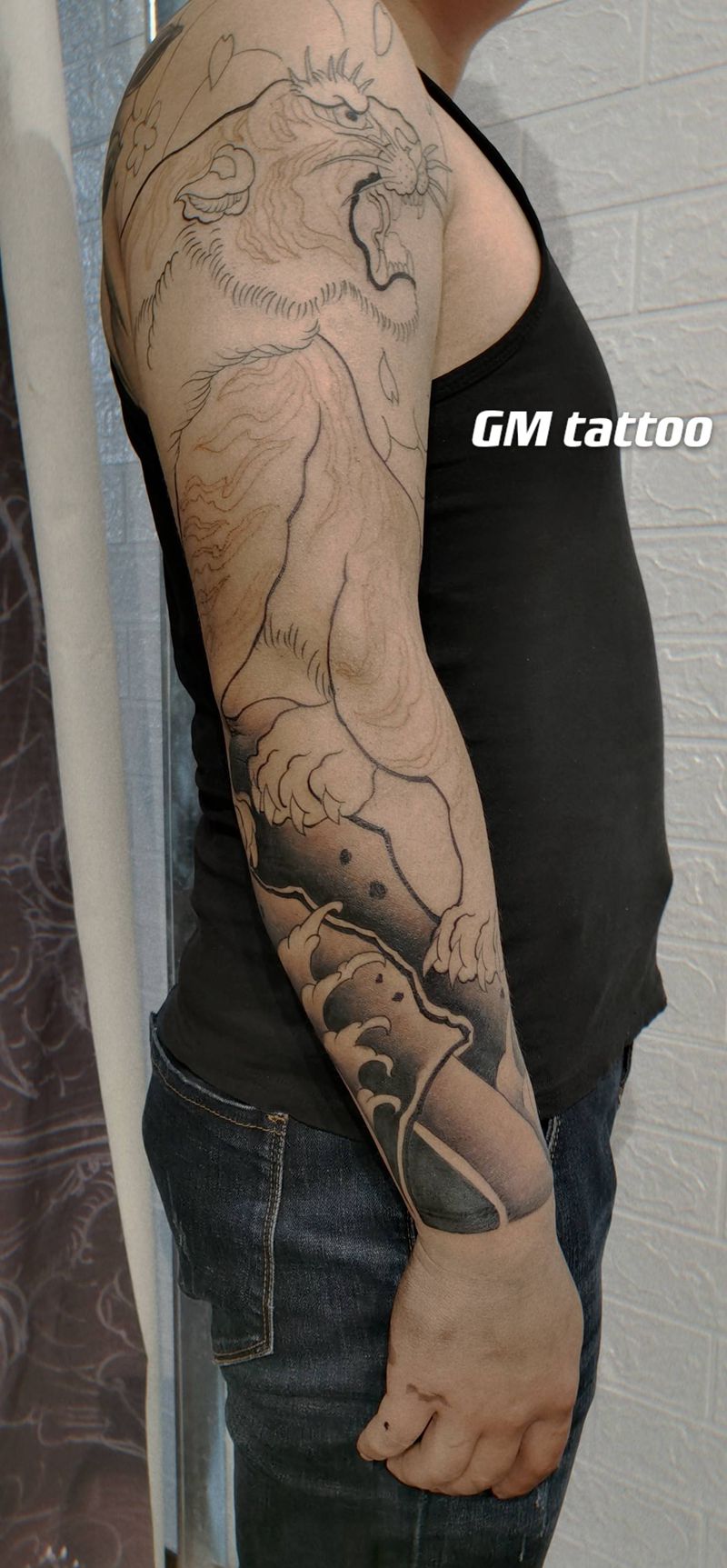 虎1纹身图片_手臂老传统纹身图案