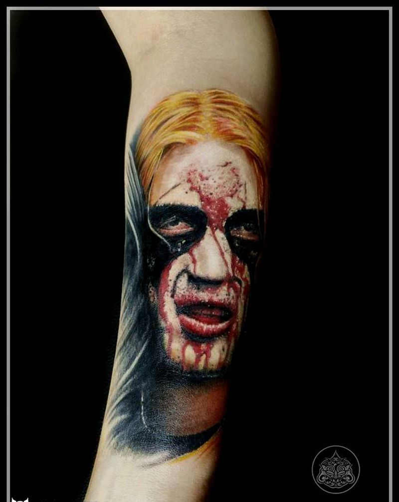 混乱乐队主唱纹身图片_手臂欧美写实混乱乐队写实肖像彩色写实纹身图案