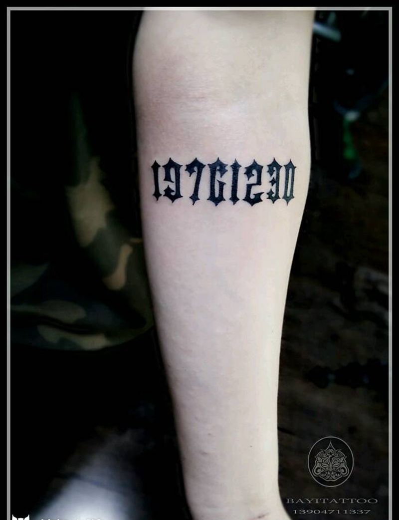 梵文数字纹身图片_手臂花体字纹身图案