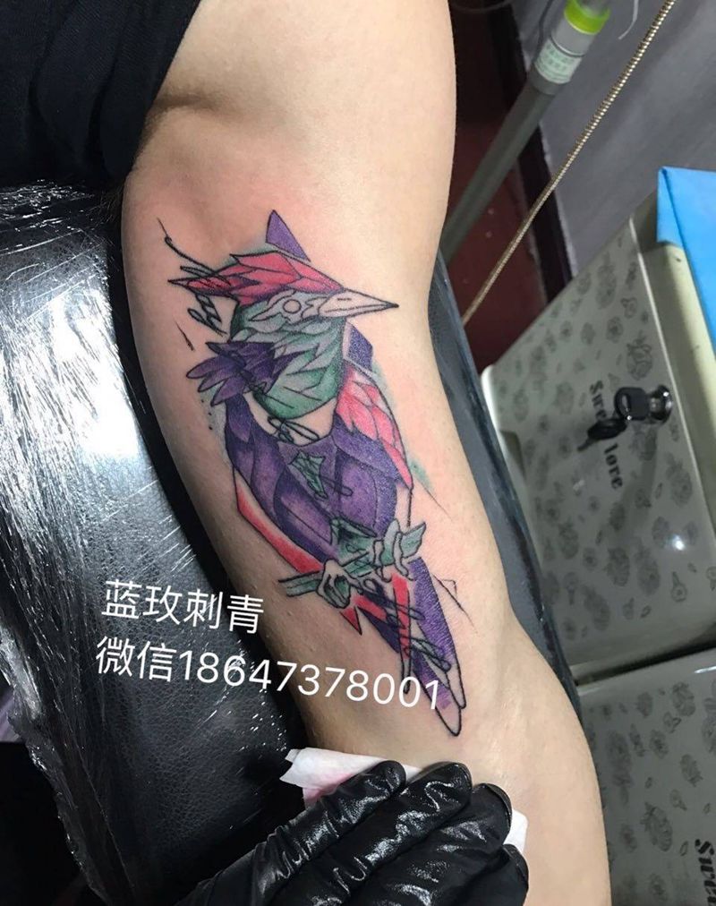 遮盖下面是字母纹身图片