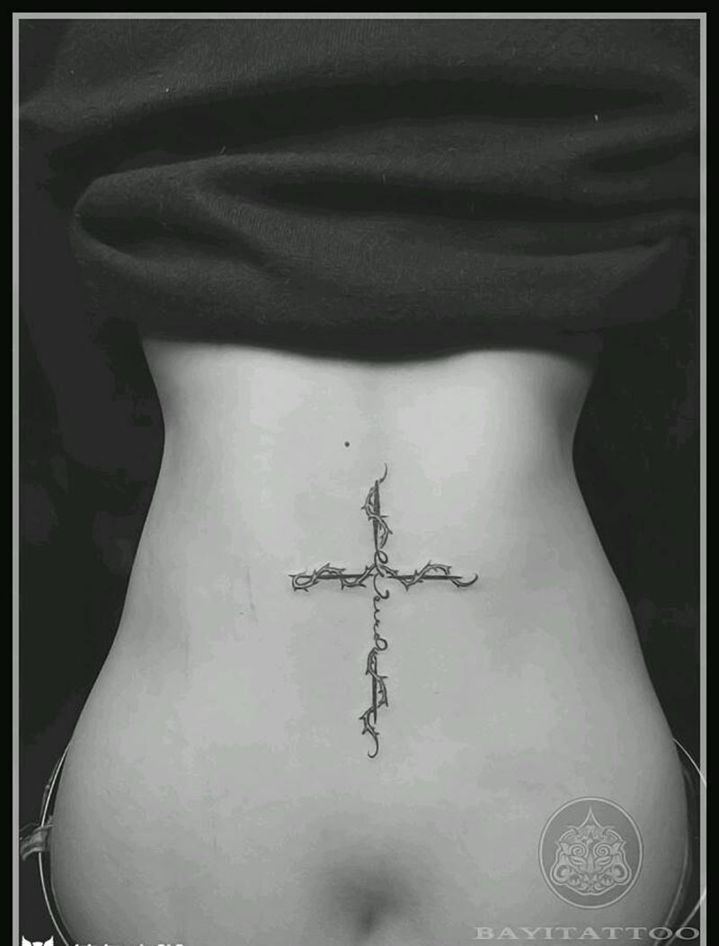 怪人十字架纹身图片_腰部图腾十字架纹身图案