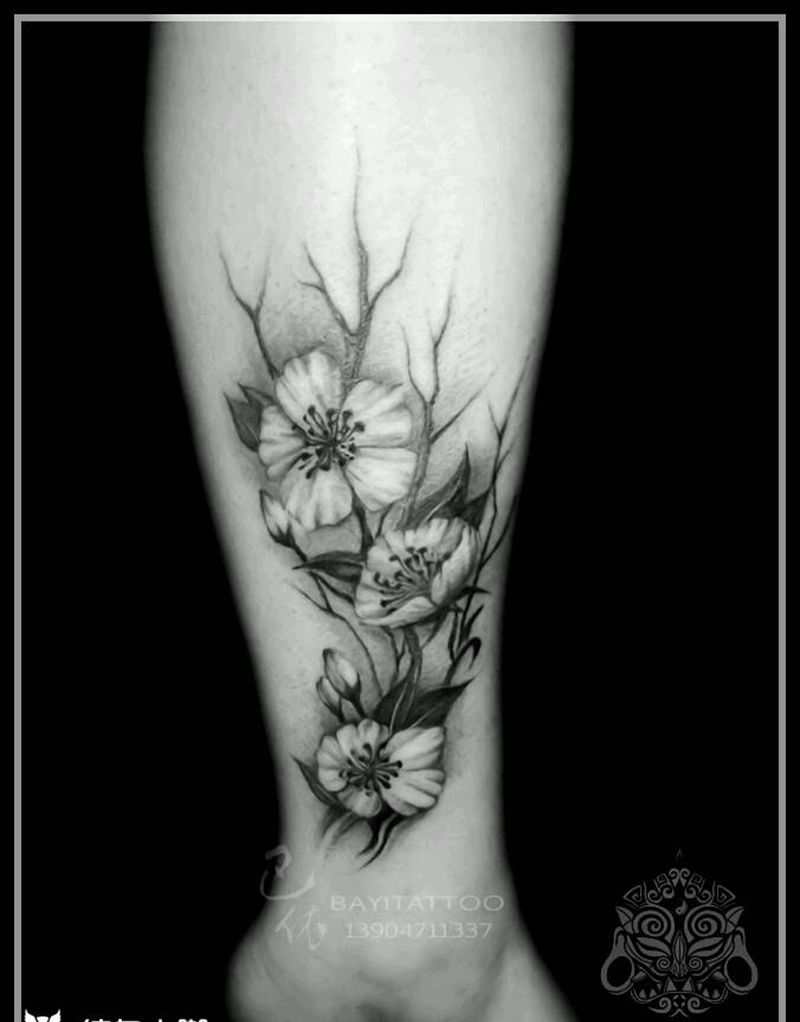 小腿素花纹身图片_腿部国画植物内蒙古纹呼市巴依纹身图案