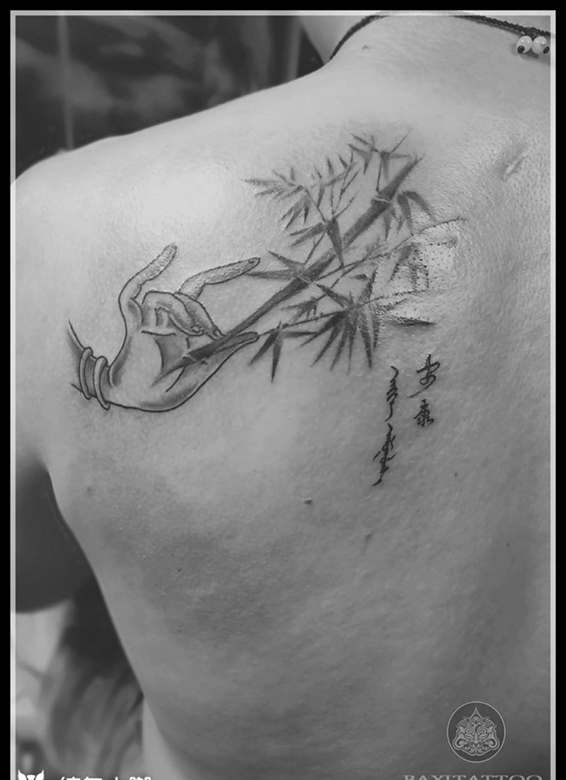 佛手捻竹纹身图片_背部水墨佛手捻竹纹身图案