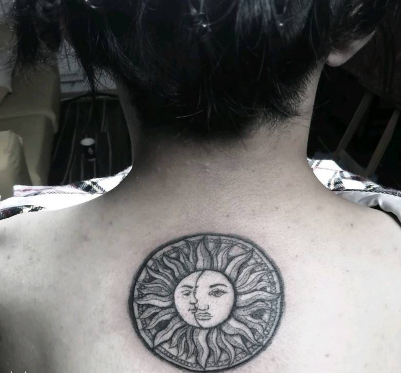 日月纹身图片