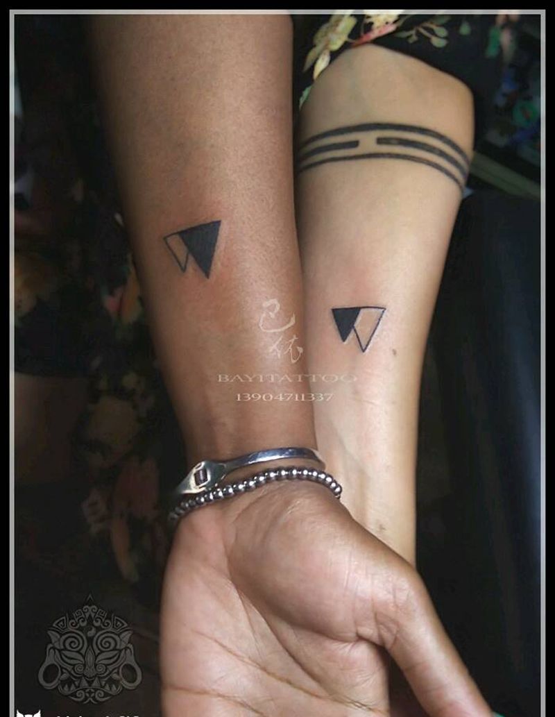 姐妹情纹身图片_手臂清新几何内蒙古纹呼市巴依纹身图案