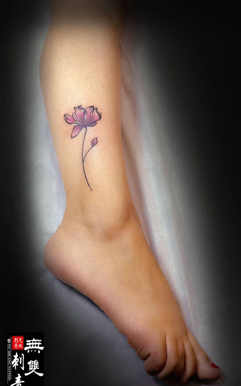 小花花纹身图片_腿部水彩纹身图案