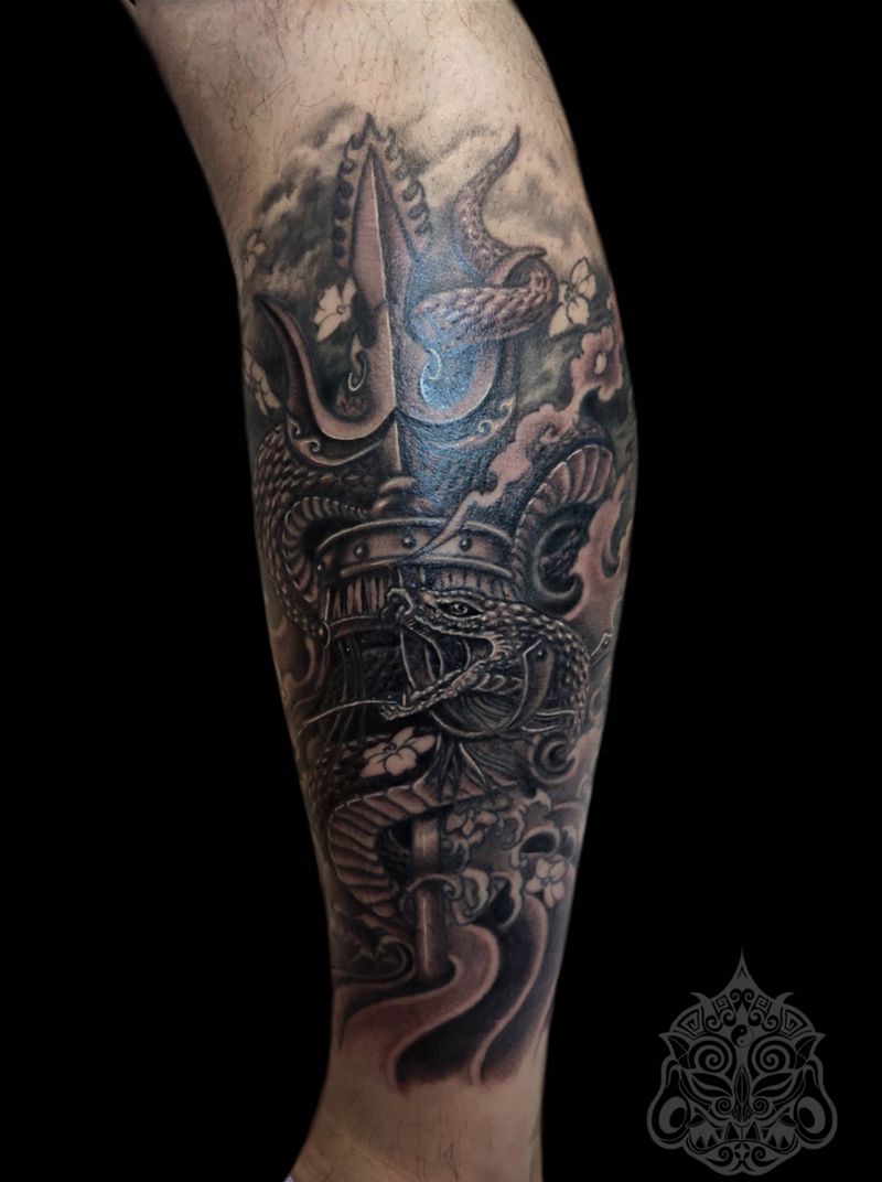 蛇盘苏力德纹身图片_腿部新传统原创苏力德蒙古元素纹身图案