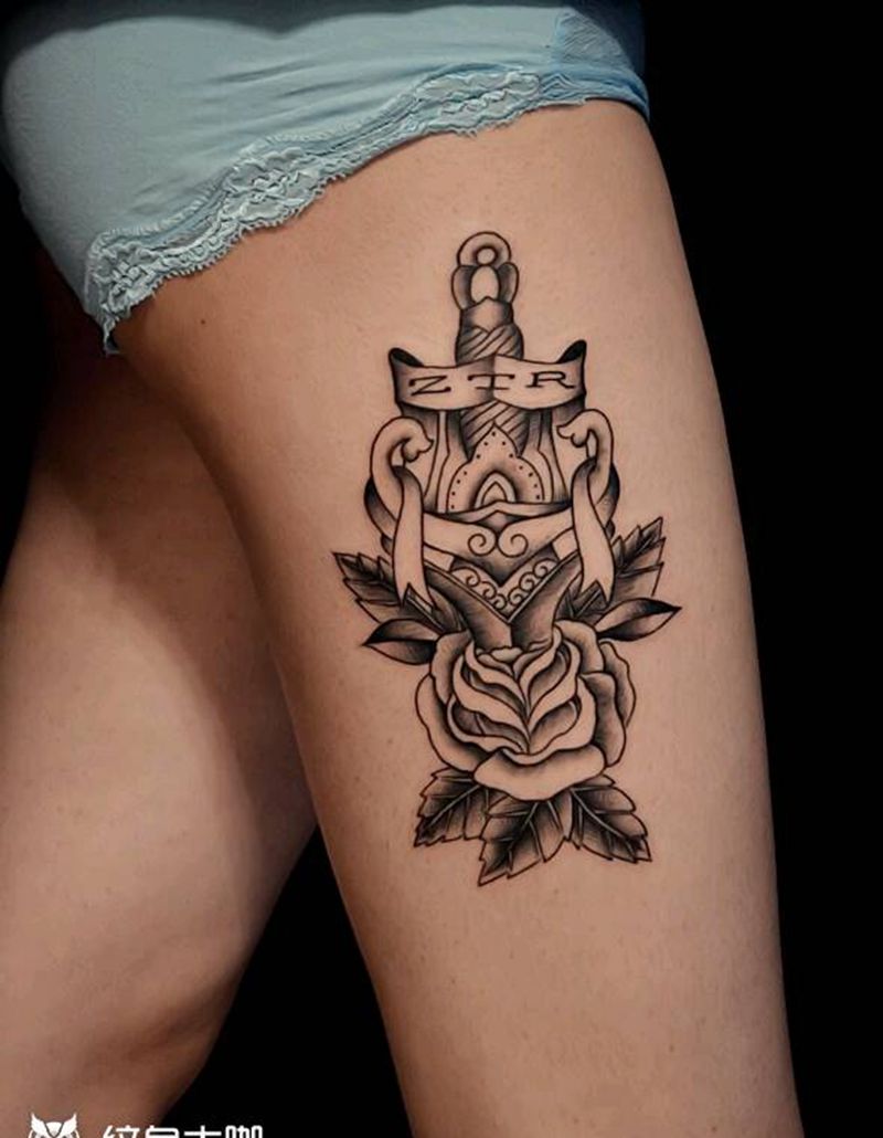 思裤匕首玫瑰纹身图片
