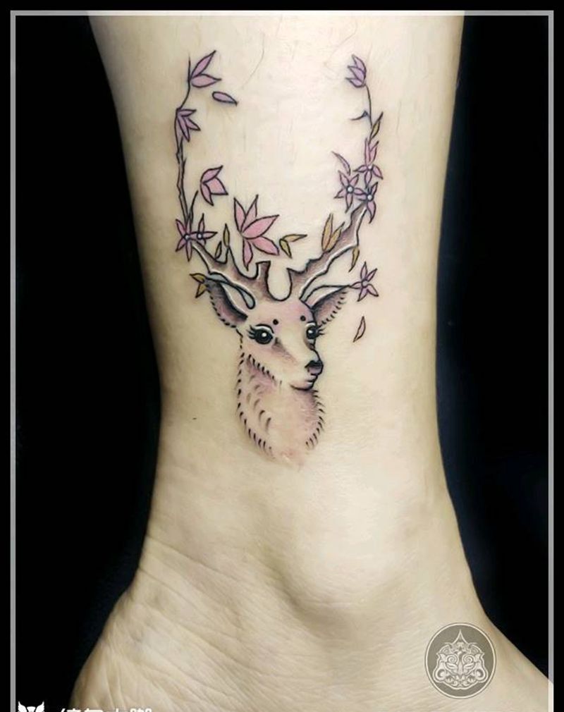 小腿彩色鹿头纹身图片_腿部水彩点刺小腿鹿头纹身图案