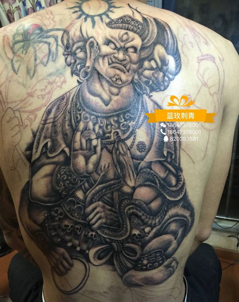 不动冥王纹身图片