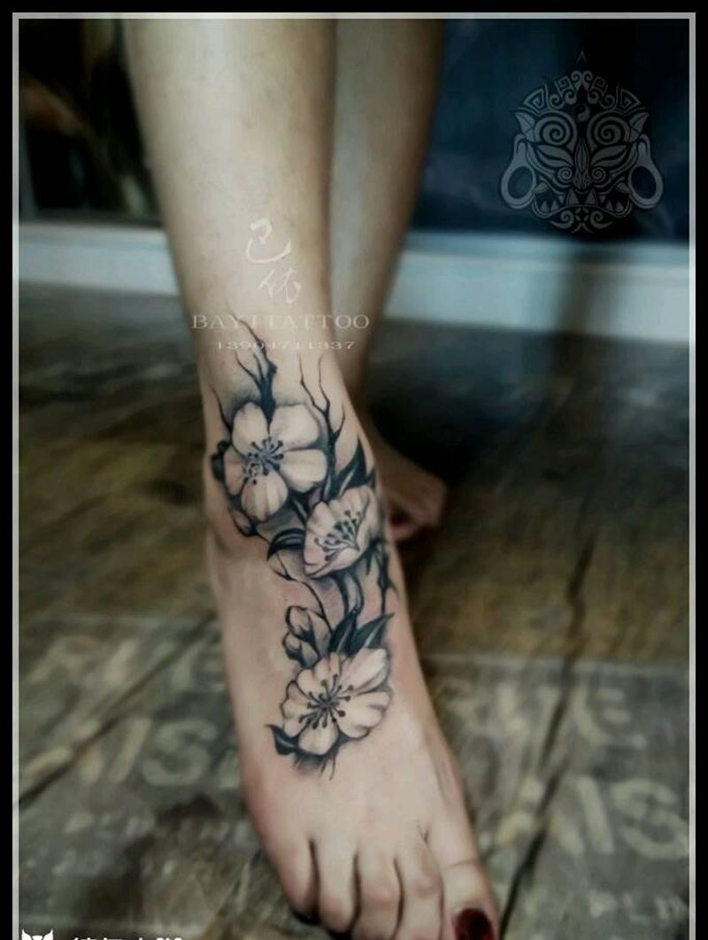 脚面素花纹身图片_脚部传统清新内蒙古纹呼市巴依纹身图案