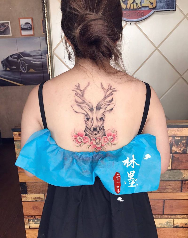 鹿纹身图片_手稿背部传统动物纹身图案