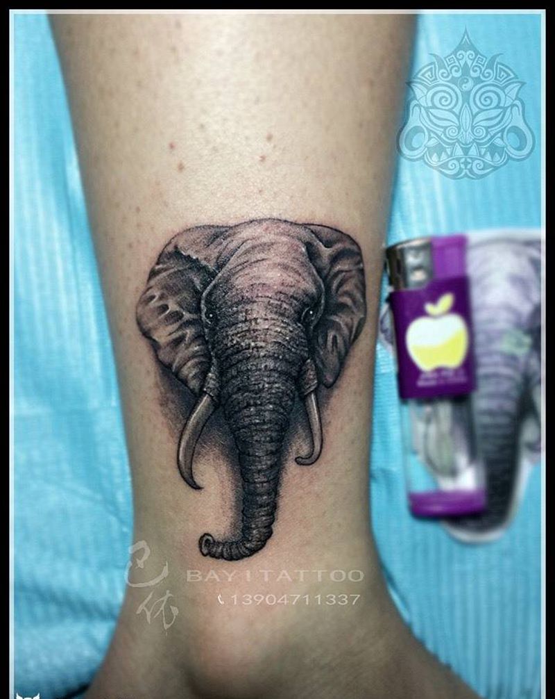 写实微雕象头纹身图片_巴依内蒙古专业动物写实腿部纹身图案