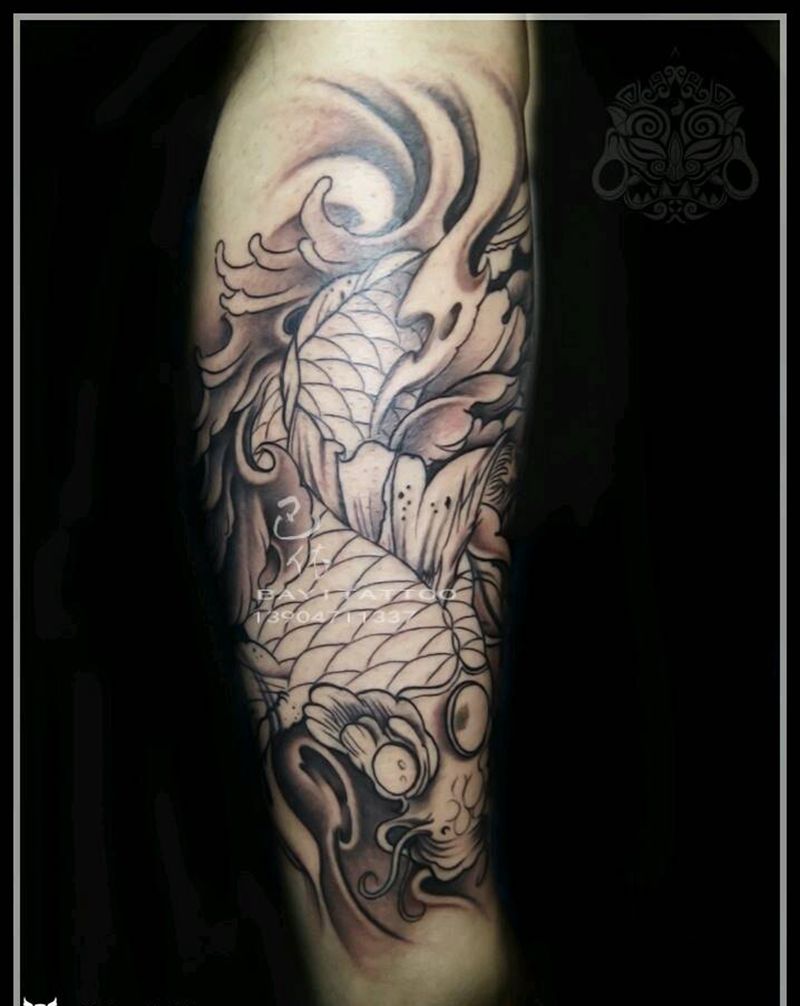 小腿锦鲤打底纹身图片_腿部传统动物内蒙古纹呼市巴依纹身图案