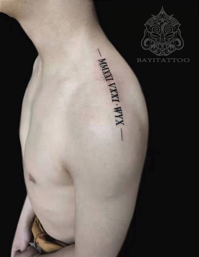 罗马数字纹身纹身图片_肩部花体字罗马数字男生纹身纹身图案