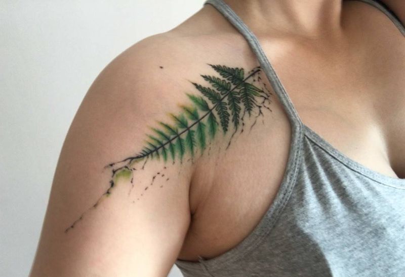 杉树叶纹身图片_成品手稿颈部肩部胸部手臂传统国画植物原创纹身图案