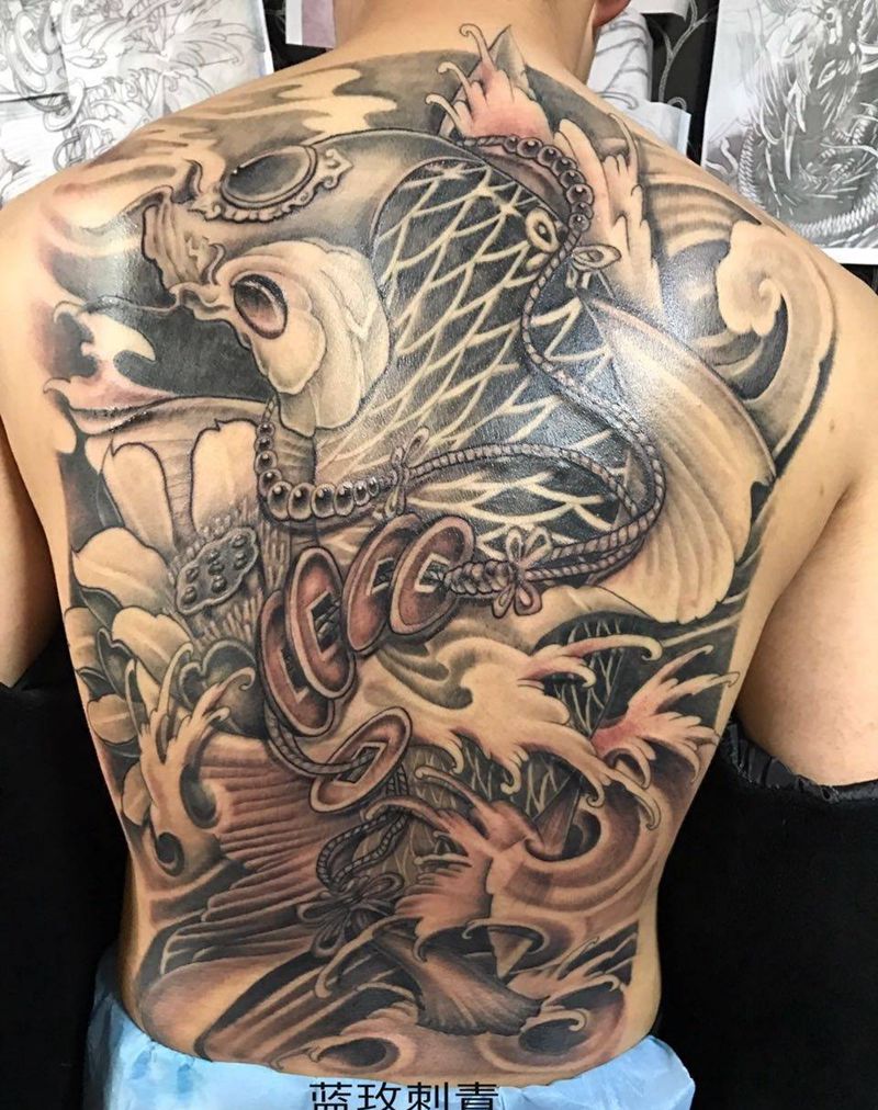 满背鱼纹身图片