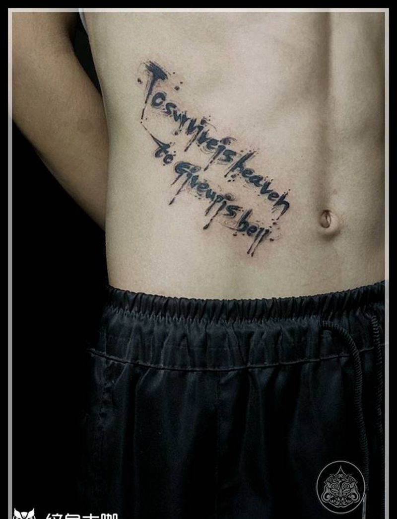 花体字纹身图片_腹部花体字随意字母纹身图案