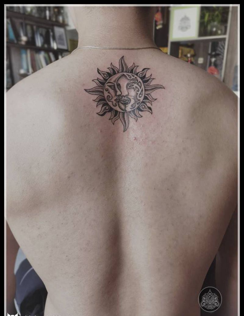 太阳神纹身图片_背部几何图腾太阳神纹身图案