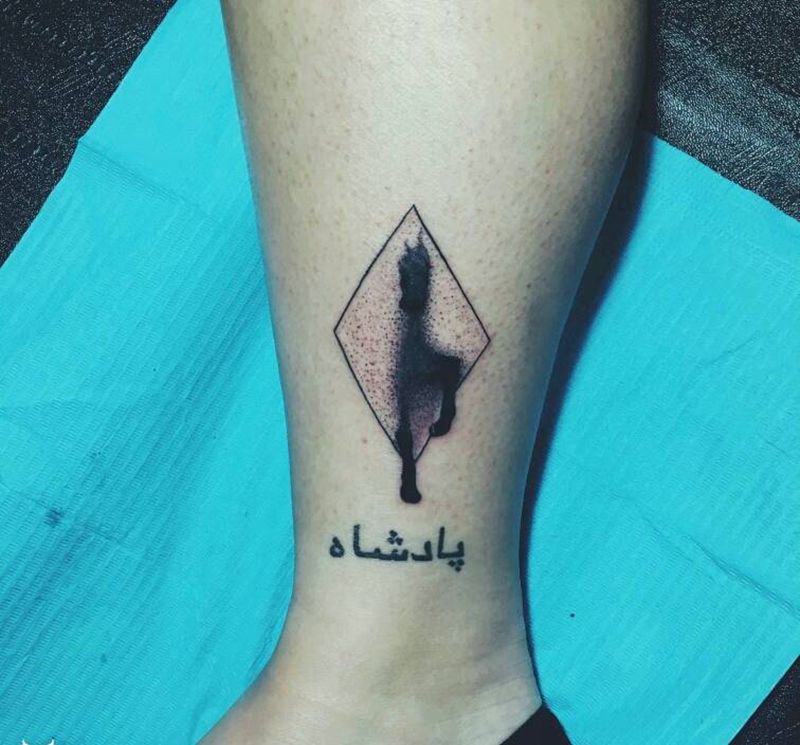 小马出浴纹身图片_腿部清新动物巴依纹身专业纹身成品纹身图案