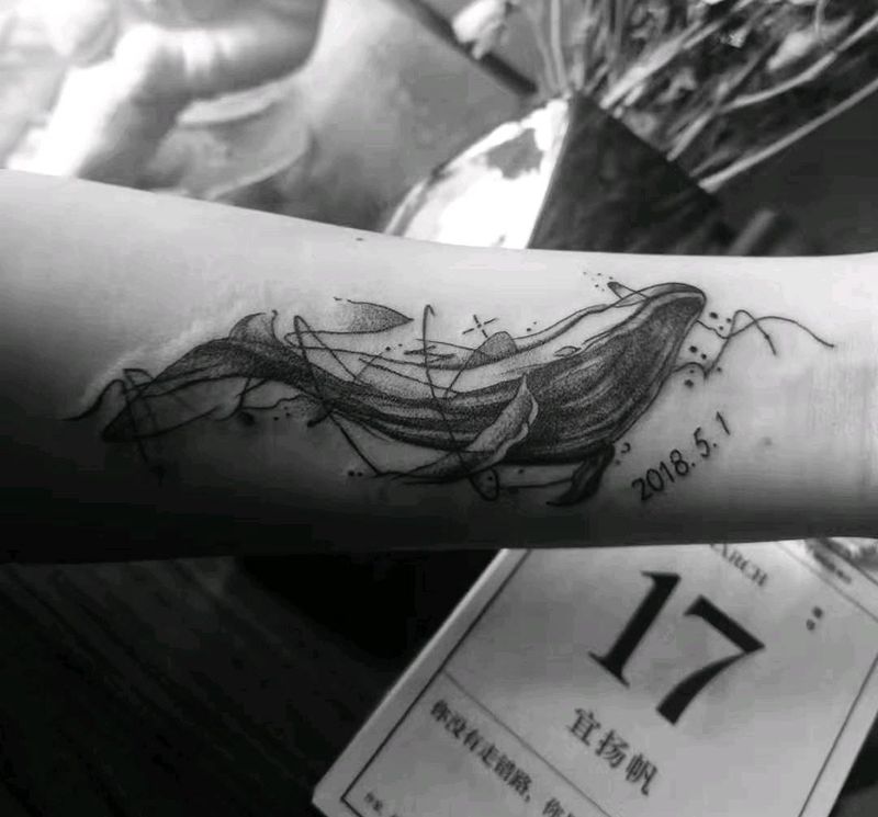 鲸纹身图片_肩部手臂点刺纹身图案