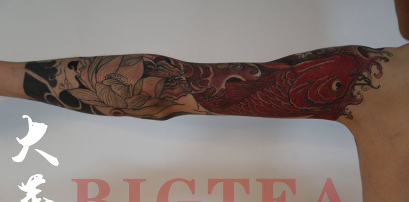 《逆流》进度90%纹身图片_手臂胸部老传统纹身图案