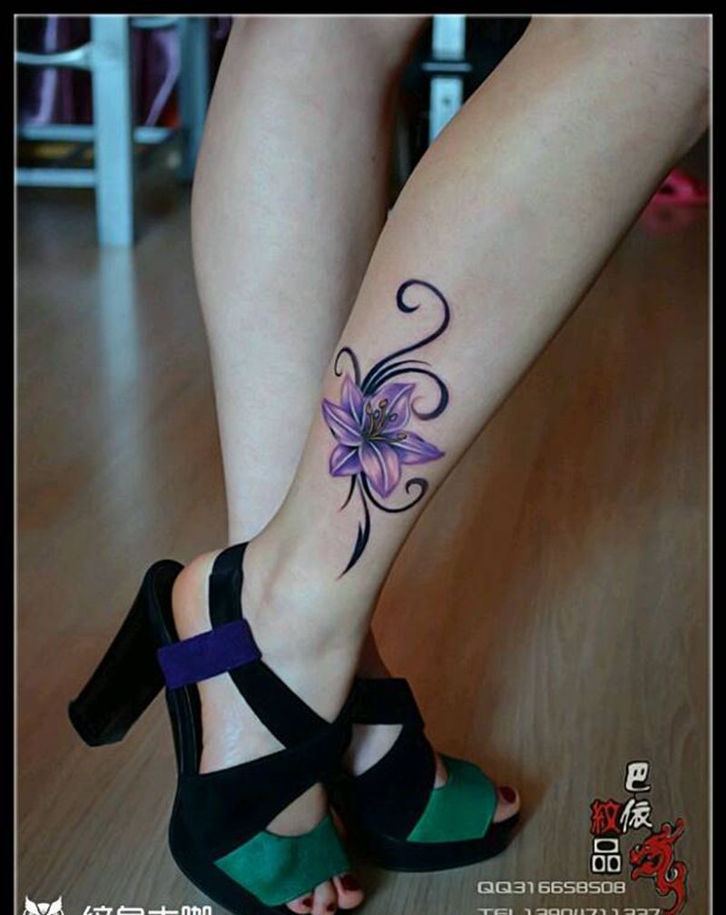 小腿紫百合纹身图片_腿部欧美写实植物纹身图案