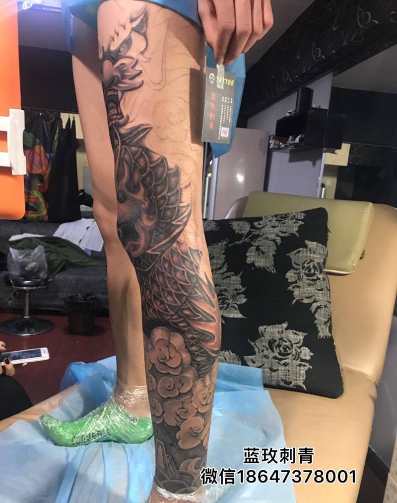 龙柱，未完成纹身图片