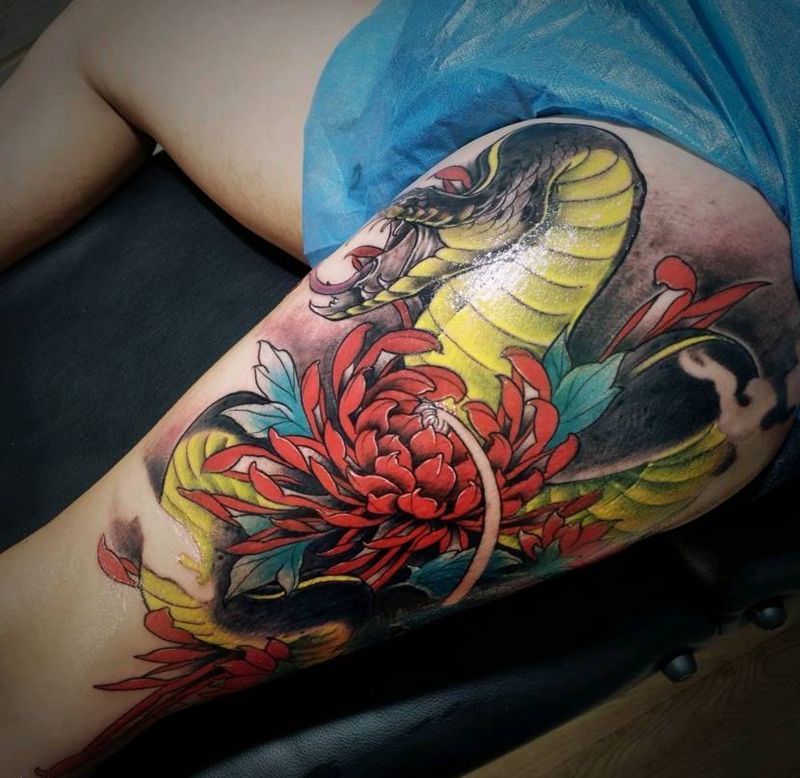 菊花纹身图片_腿部新传统纹身图案