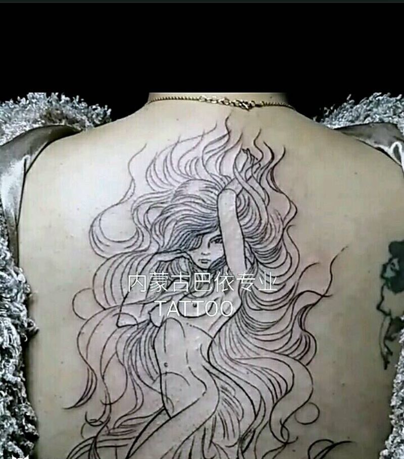 美人鱼水彩待续纹身图片_背部水彩美人鱼纹身图案
