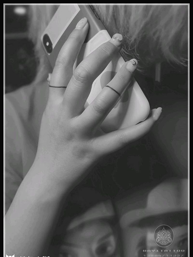 手指环纹身图片_手部几何手指环纹身图案
