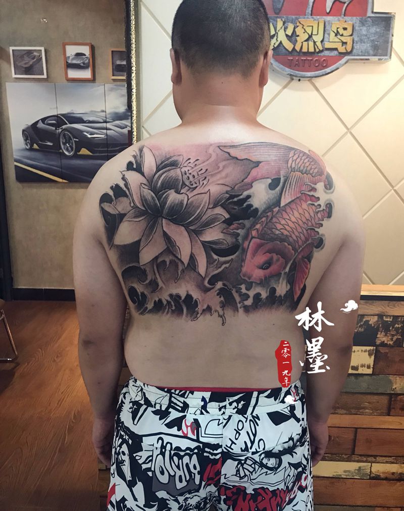 半背纹身图片_手稿背部传统植物纹身图案