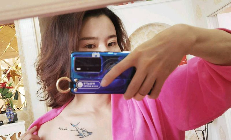 美女买家秀纹身图片_胸部小清新鲲英文纹身图案