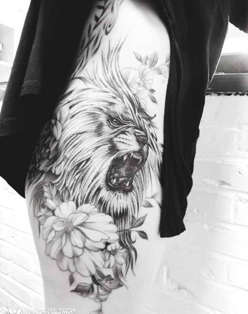 素花狮子买家秀纹身图片_腿部臀部欧美写实素花狮子纹身图案