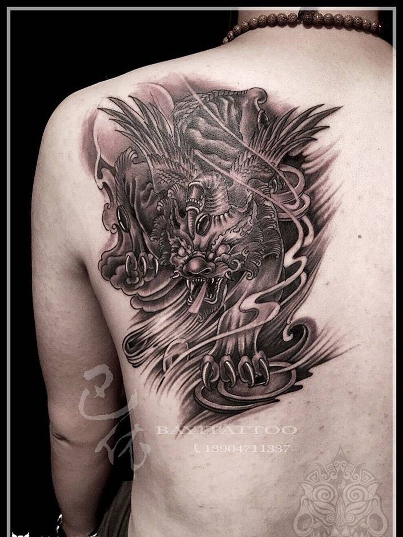 肩甲貔貅纹身图片_巴依纹身内蒙古纹身专业纹身背部传统纹身图案