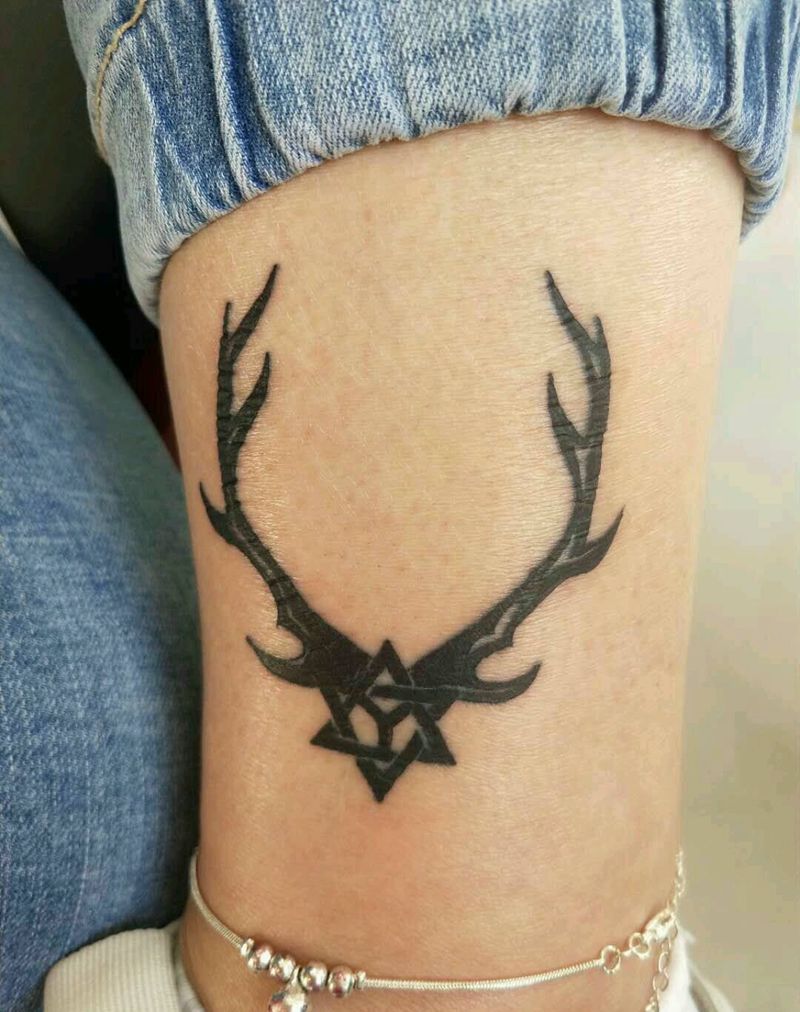 鹿角纹身图片_腿部图腾鹿角星纹身图案